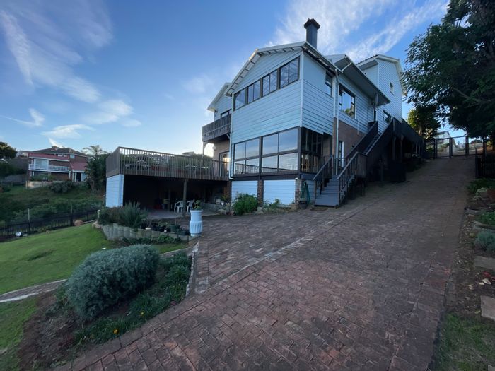 For Sale: House in Dana Bay with ocean views, five bedrooms, and flexible living spaces.