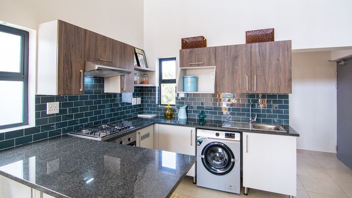 For Sale: Apartment in Linbro Park with pool, clubhouse, and 24-hour security.