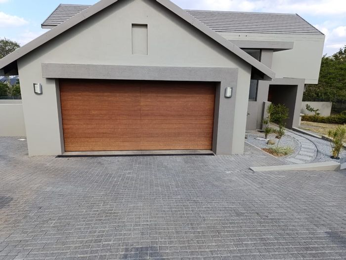 For Sale: House in Elawini Lifestyle Estate with private pool and en suite bedrooms.