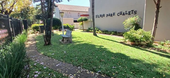 Kilner Park Townhouse For Sale: Duplex with garden, garage, and central location.