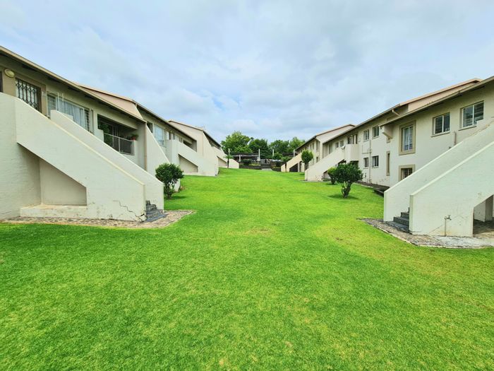 Ferndale Apartment For Sale: 2 Bedrooms, pool, private courtyard, ample parking.