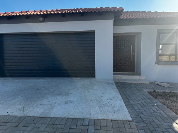 For Sale: Townhouse in Secunda Central with 3 bedrooms, garage, and gated community.