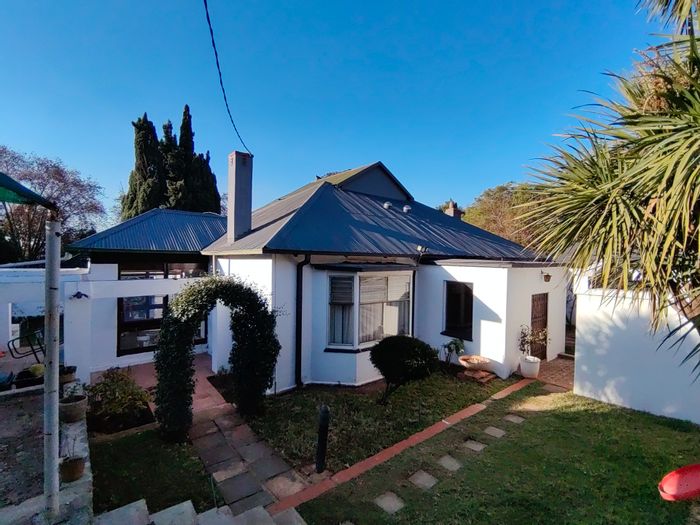 Auckland Park House For Sale: 9-bedroom investment with multiple rental units and garden.