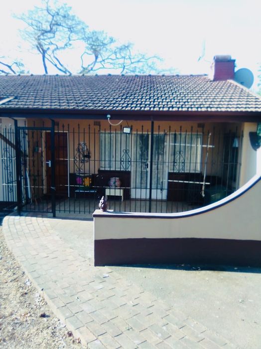 Cleland House For Sale: 3 Bedrooms, Cottage, Flatlet, Spacious Garden, Secure Fencing.