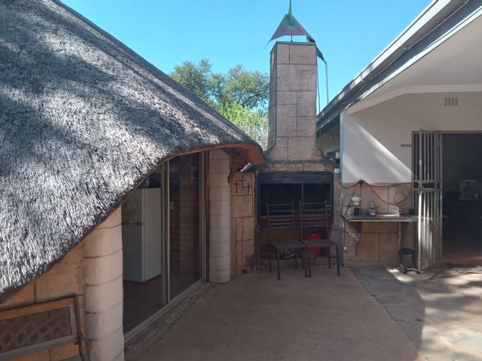House for Sale in Marble Hall Central: 4 beds, flat, borehole, lapa, garages.