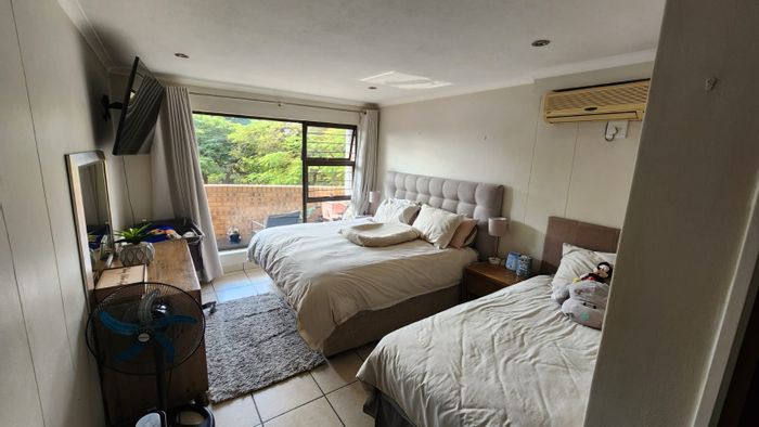 Apartment For Sale in Nelspruit Ext 5: Secure living, central location, ideal for couples.