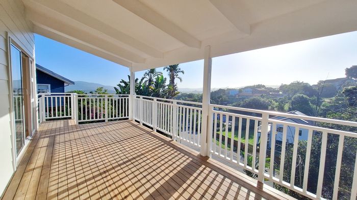 Modern Knysna Heights House For Sale: Sunlit Deck, Spacious Yard, Stunning Views