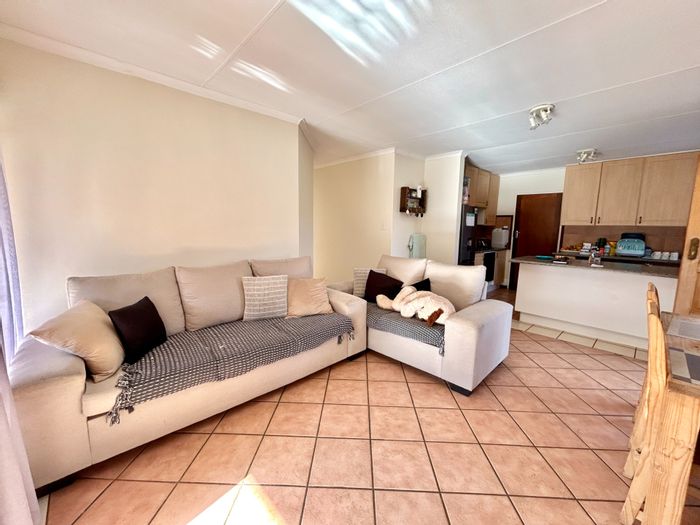 Mooikloof Ridge Apartment For Sale: 3 beds, garden, double garage, 24-hour security.