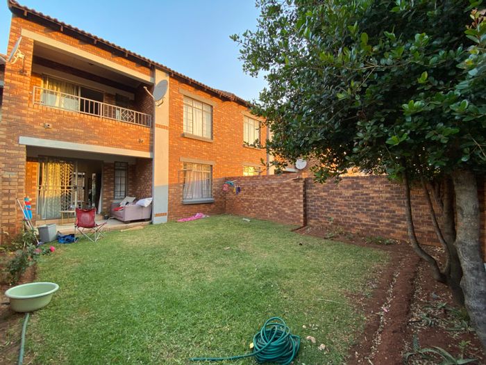 Ground Floor Apartment For Sale in Mooikloof Ridge with garden access and amenities.