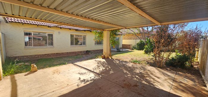 For Sale: 3-Bedroom Townhouse in Camelot with Garden and Double Carport.