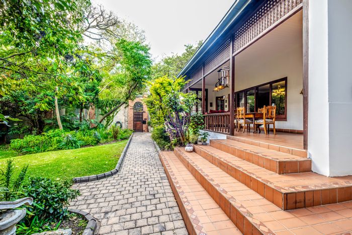 For Sale: Unique Waterkloof house with outdoor entertainment, flatlet, and security features.