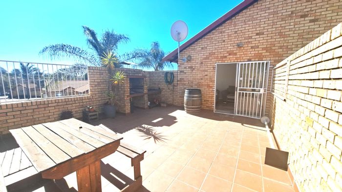 Property #ENT0281217, Townhouse for sale in Highveld