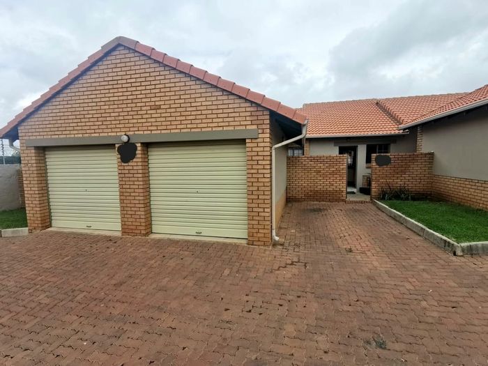 Property #ENT0281383, Townhouse for sale in Mooikloof Ridge