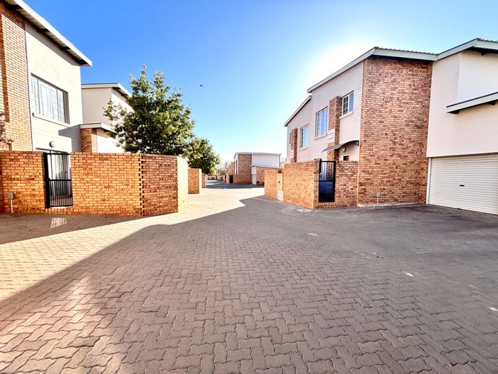 Property #ENT0281330, Townhouse for sale in Oukraal Estate