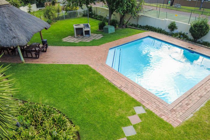 Douglasdale Ground Floor Apartment For Sale: Sun Room, Garden, Communal Pool