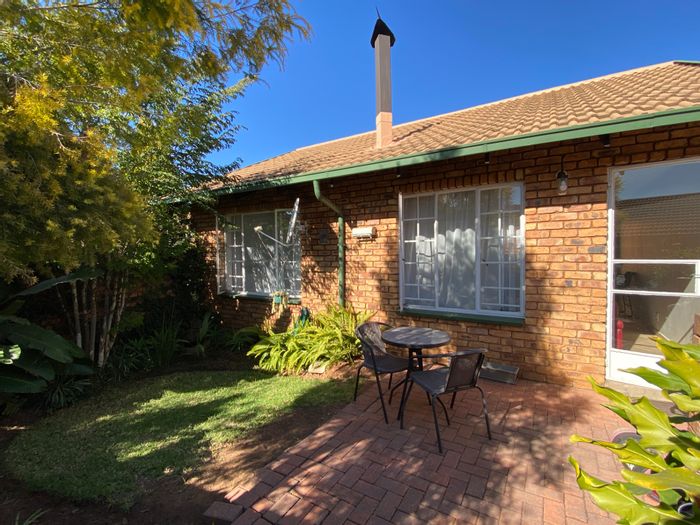 Property #ENT0281494, Townhouse for sale in Garsfontein