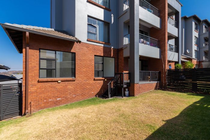 For Sale: Oakdene Apartment with 3 bedrooms, garden, patio, and communal pool.