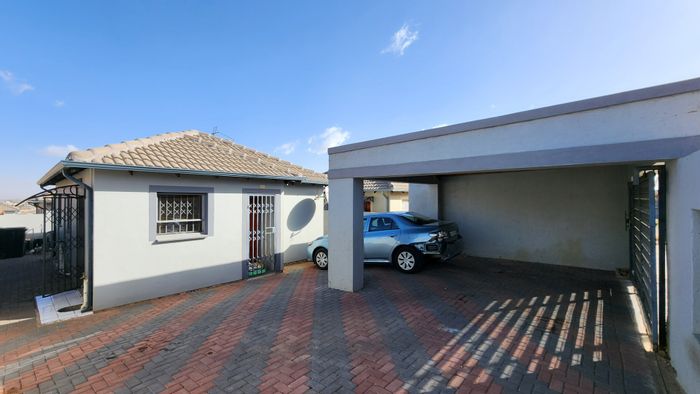 For Sale: House in Riverside View Ext 34, 2 beds, carport, near amenities.