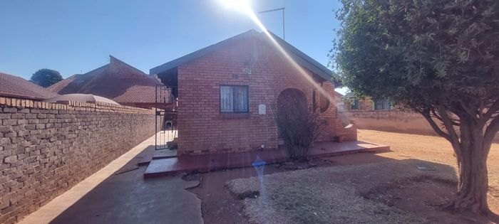 Property #ENT0281504, House for sale in Etwatwa