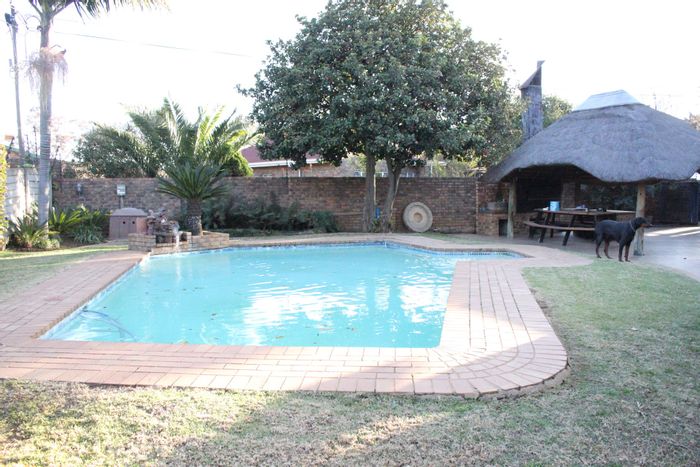 Elarduspark House For Sale: 4 Beds, Pool, Lapa, Near Schools and Amenities