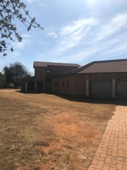 Small Holding for Sale in Grootfontein: Spacious Home, Garden, and Income Potential!