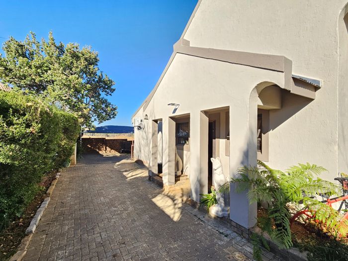 Lydenburg Central House For Sale: Spacious family home with solar panels and security features.