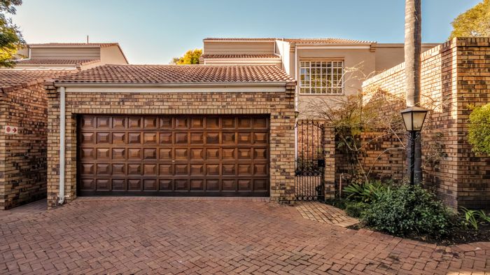 Brooklyn Townhouse For Sale: 3 bedrooms, private garden, double garage, security complex.