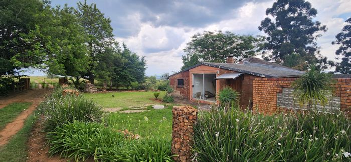 Farm For Sale in Vlakfontein 523: Spacious Home, Solar Power, Borehole, Panoramic Views