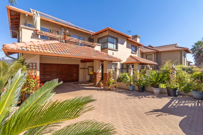 Cluster Home For Sale in Strubensvallei: 3 beds, garden, solar, 24/7 security.