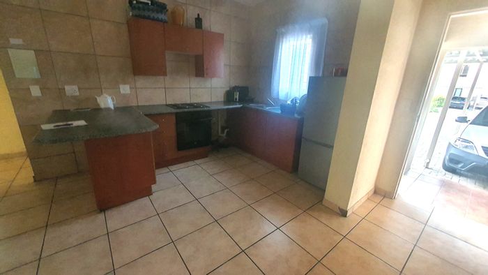 For Sale: Apartment in Stonehenge Ext 8, near TUT, Mediclinic, and shopping.