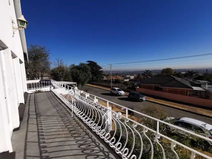 Fishers Hill House For Sale: 3 Bedrooms, Home Theater, Retro Pub Room, Panoramic Balcony Views