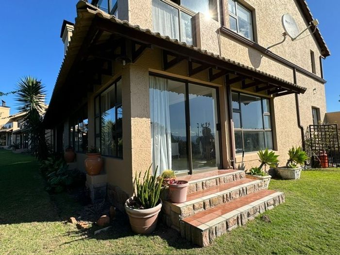 Property #ENT0281888, Townhouse for sale in Mossel Bay Golf Estate
