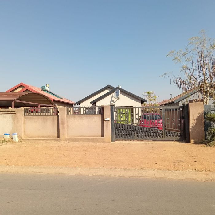 Property #ENT0281837, House for sale in Soshanguve East