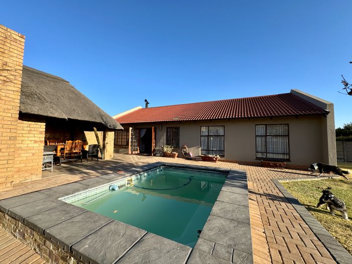 Property #ENT0281900, House for sale in Secunda Central