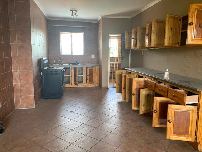 For Sale: Apartment in Pretoria Gardens with 2 bedrooms, garage, and 24-hour security.