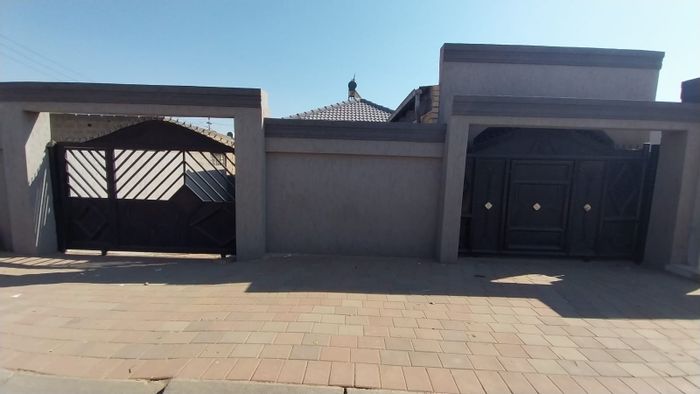 Property #ENT0281936, House for sale in Ivory Park