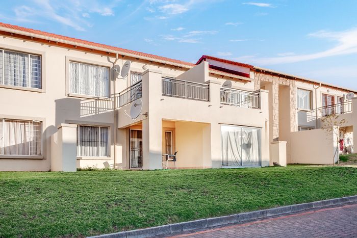 Ground floor apartment in Zandspruit with garden, security, and parking. For Sale.