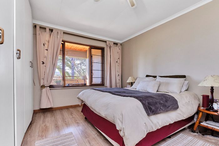 Sunninghill Apartment For Sale: 3 beds, gym, pool, garden views, 24hr security.
