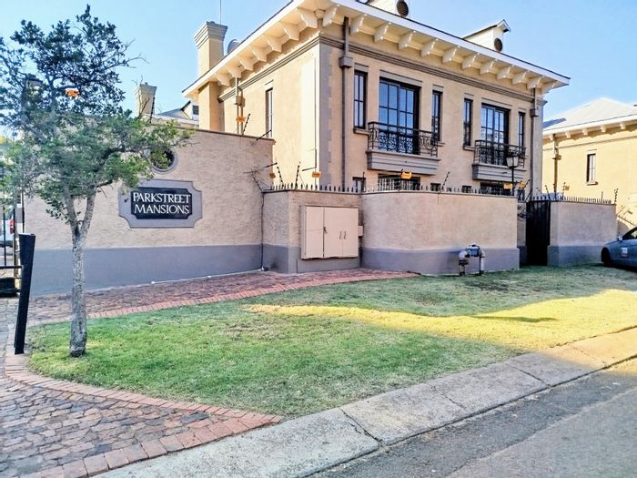 For Sale: 1-bedroom apartment in Hatfield, near Gautrain and amenities.