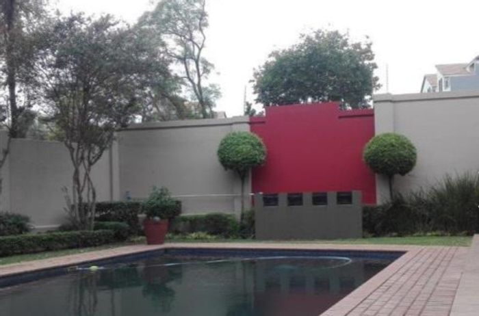 Beverley Apartment For Sale: 2 Bedrooms, Pool, Clubhouse, Easy Access to Amenities.