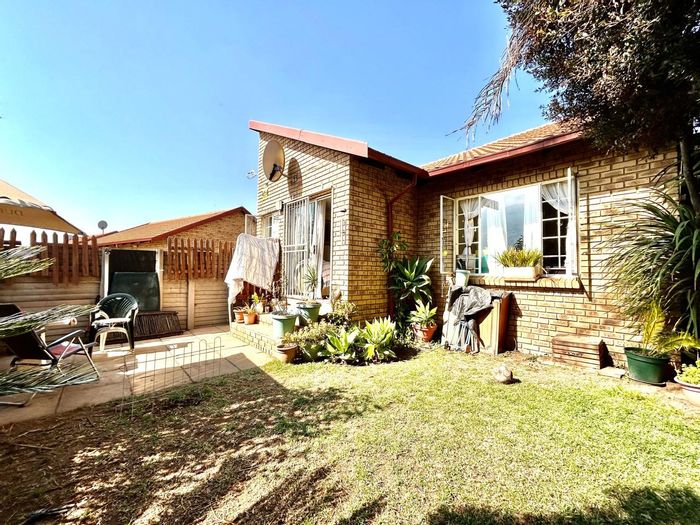 Property #ENT0282244, Townhouse for sale in Garsfontein
