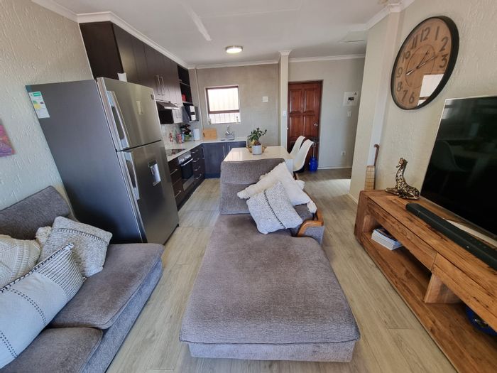 For Sale: Apartment in Constantia Kloof with pool, garage, and city views.