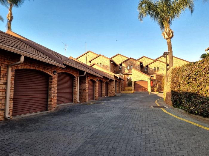 Property #ENT0282219, Townhouse for sale in Garsfontein