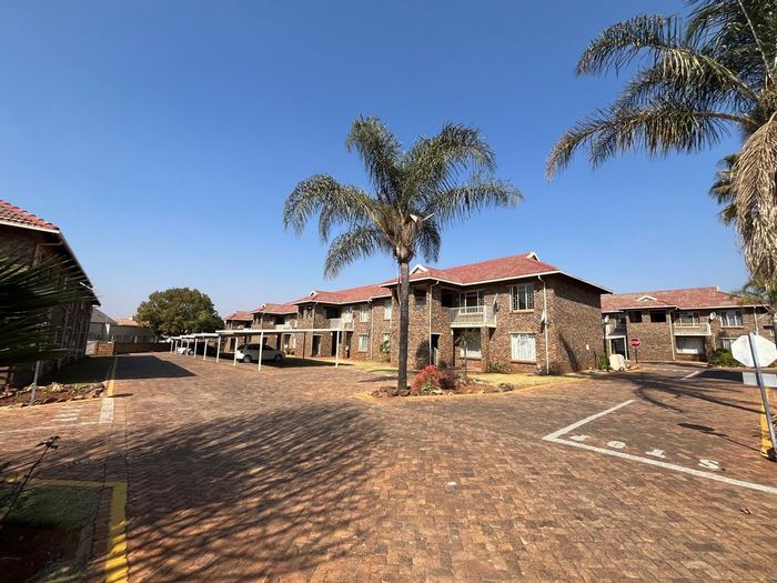 Property #ENT0282354, Apartment for sale in Highveld