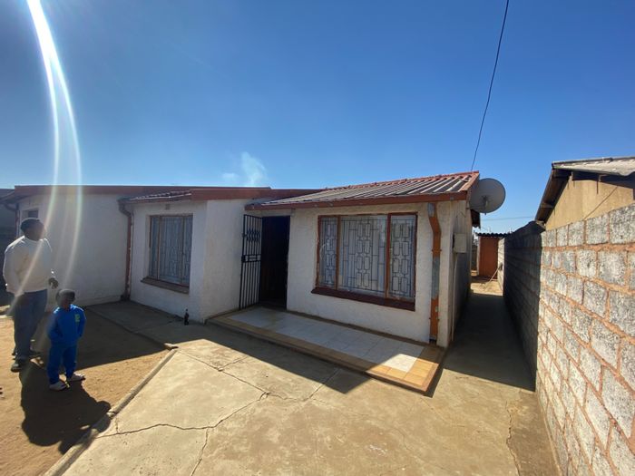 Property #ENT0282396, House for sale in Tsakane Ext 1