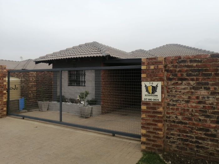 Property #ENT0282498, Townhouse for sale in Secunda Central