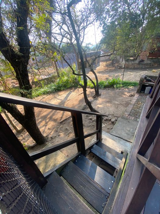 Hazyview Central House For Sale: 2 beds, large garden, scenic deck, secure parking.