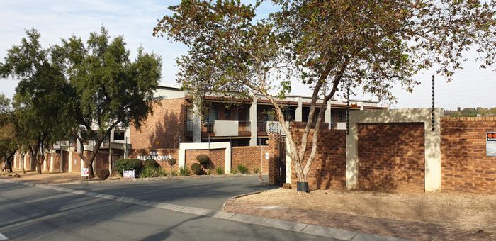 Property #ENT0282573, Apartment for sale in Bloubosrand