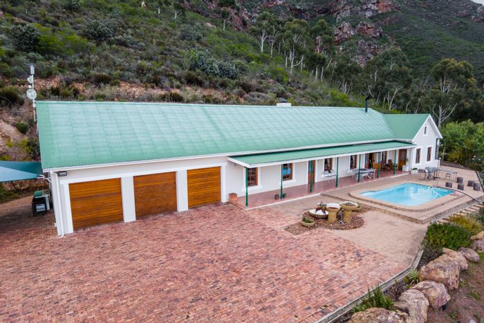 Stunning House for Sale in Piketberg Central with Panoramic Views and Pool