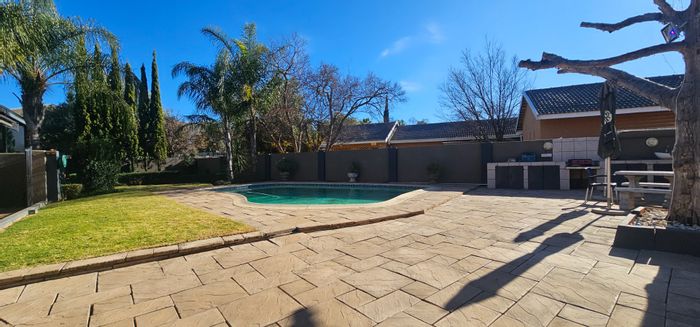 For Sale: Spacious 4-Bedroom House in Monument Heights with Pool and Bachelor Flat.